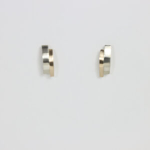 Post earring with a striped pattern in sterling silver and gold